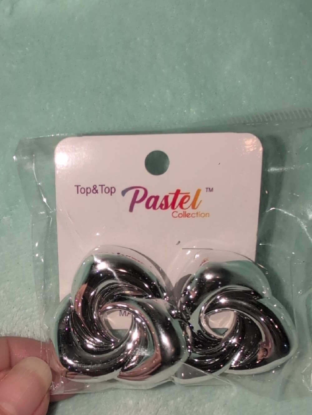 Top & Top Pastel Collection Silver Knot Earrings - Picture 3 of 3